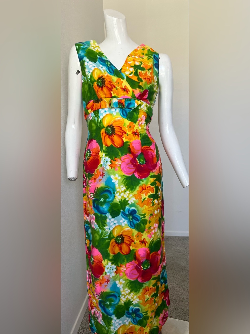 Vintage 60s Hawaiian Dress Tiki Floral  Bright Colors- STUNNING